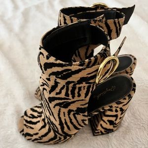 Qupid tiger print booties